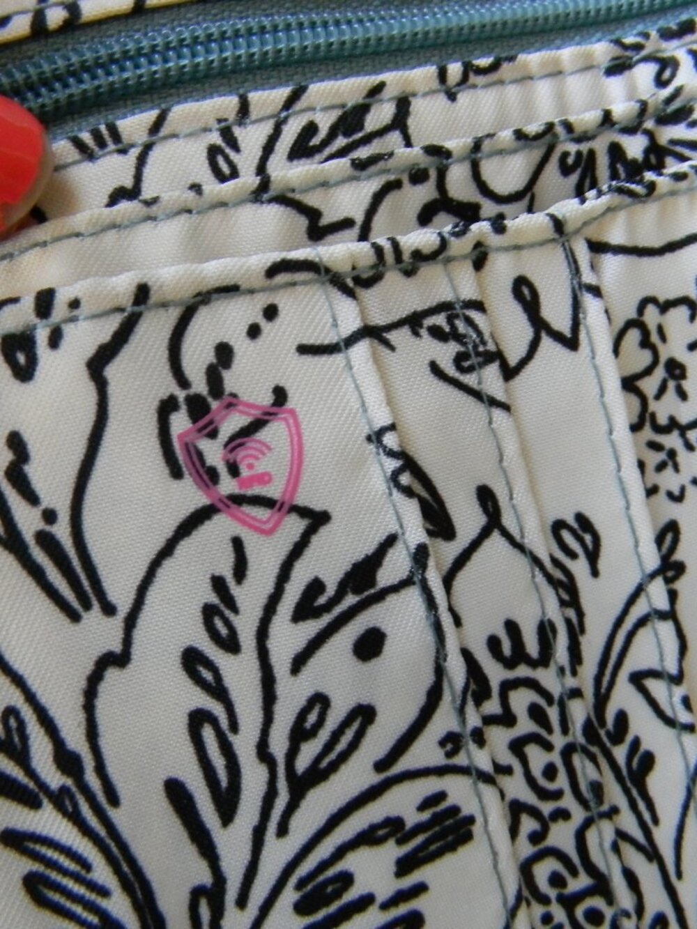 Vera Bradley TIGER LILY SMALL COMPACT RFID TRIFOLD WALLET - Picture 7 of 8